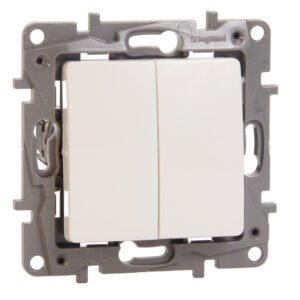INTERRUPTEUR DOUBLE VA-ET-VIENT LEGRAND NILOE AVEC PLAQUE