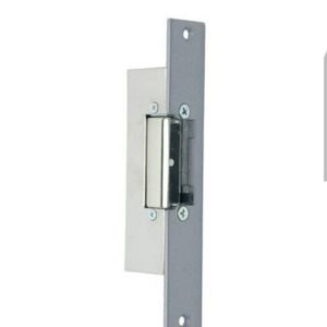 gâche électrique sécurité de porte . Il s'agit d'un mécanisme de verrouillage électromécanique qui permet de contrôler l'ouverture d'une porte à distance