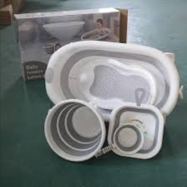 Baignoire pliable 4 en 1 avec accessoires pour bébé 
Baignoire pour bébé – Image 3