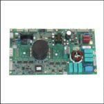 Carte variateur de fréquence pour Plaque d'entraînement Ultra Drive  carte de circuit imprimé (PCB) qui semble être utilisée comme carte d'entraînement d'onduleur pour un ascenseur. 