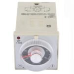 relais temporisé Omron modèle H3BA-8. C'est un appareil analogique utilisé dans les circuits de contrôle automatique