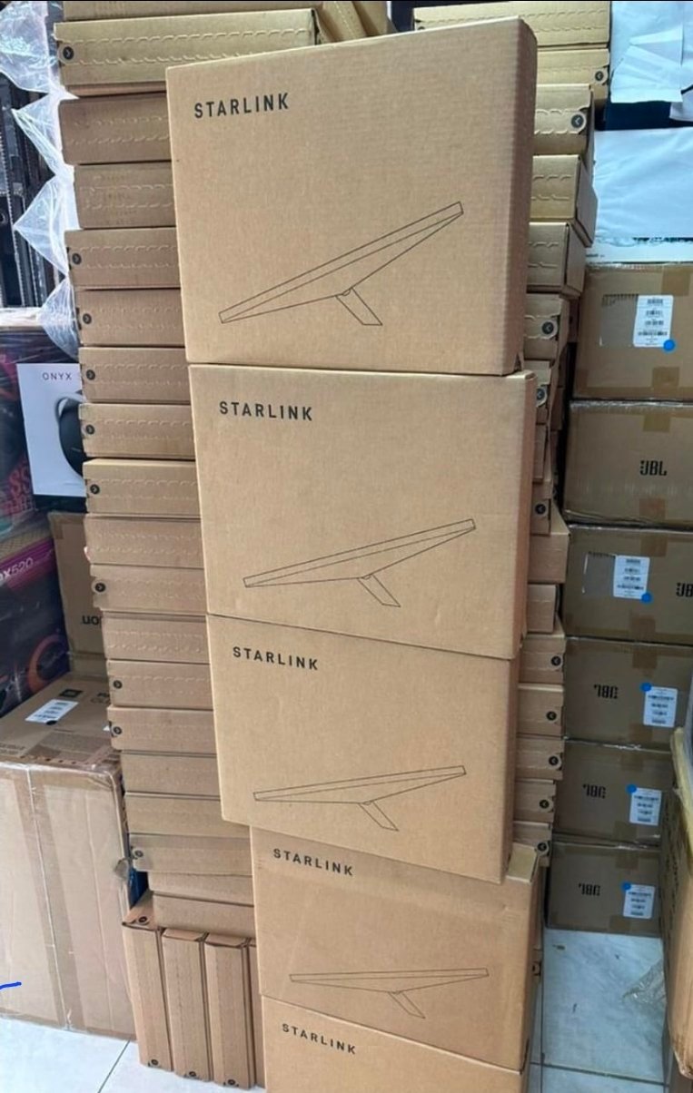 STARLINK STANDARD V4
Starlink Standard V4 est la toute dernière antenne parabolique résidentielle de SpaceX | Connexion haut débit avec des vitesses de téléchargement de 50 à 250 Mbit/s et une faible latence (20 à 60 ms) | Conception optimisée plus compacte et plus efficace | Installation facile avec assistance – Image 3